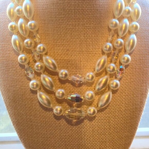 Vintage Laguna Necklace Faux Pearl & Aurora borealis crystal 3 strand choker - Picture 3 of 8